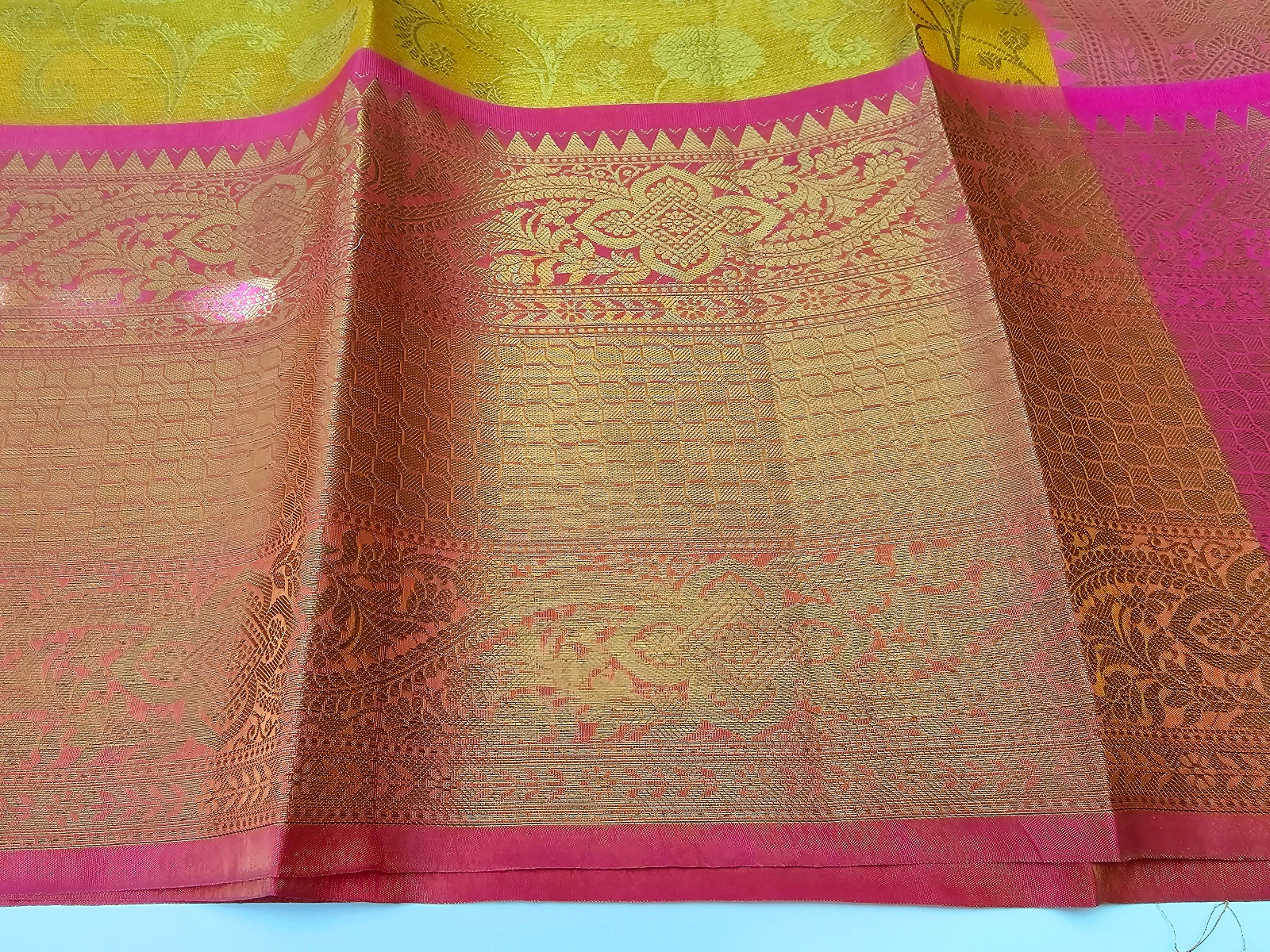 Women's Saree : Elegant Tissue Silk Saree, accompanied by an unstitched running blouse