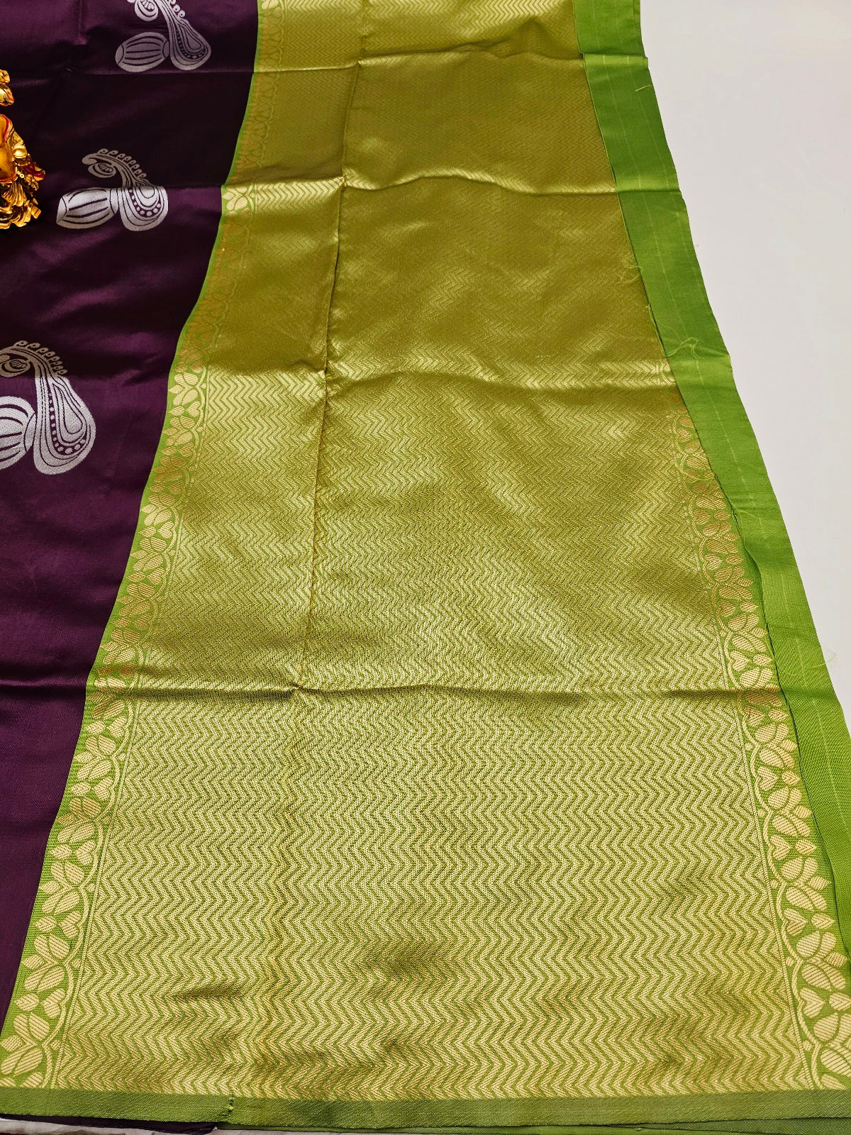 Women's Saree:Beautiful Pure Lichi Silk Weaving Work Borderless Saree With Unstitched Blouse