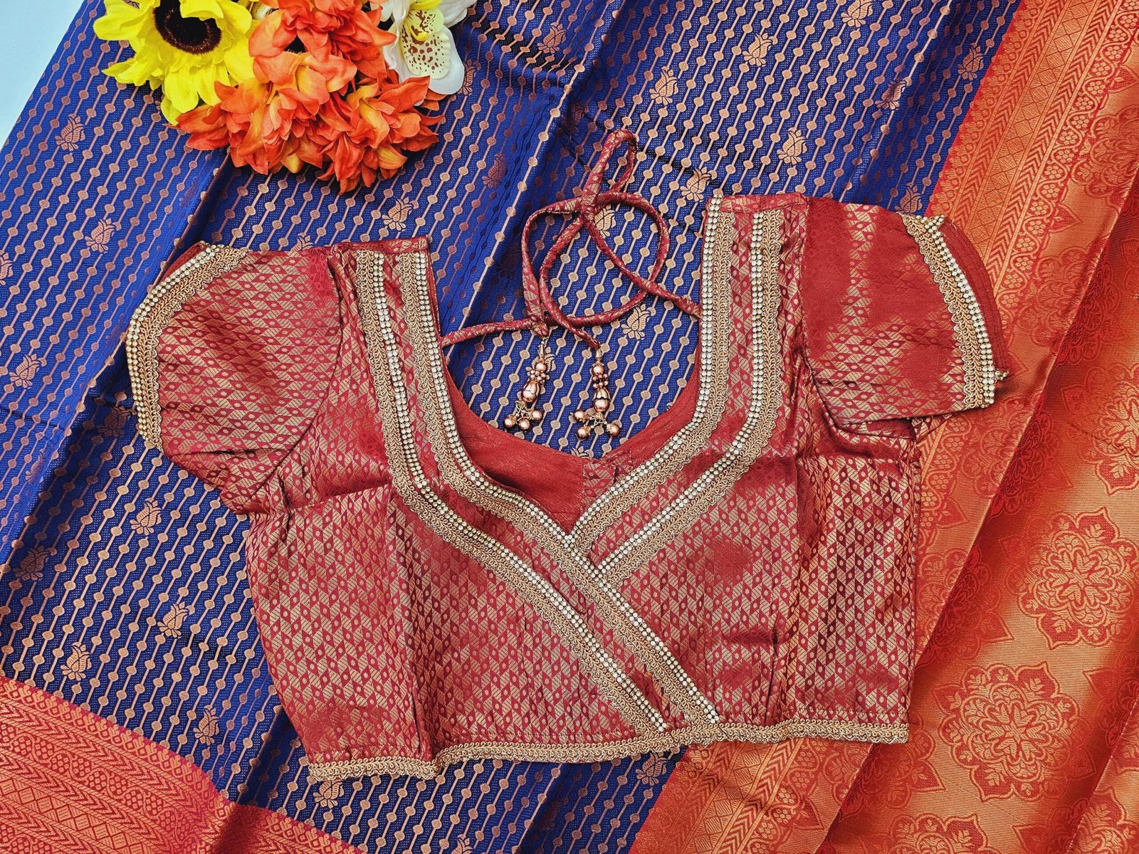il_fullxfull.6274480136_3j59.jpg Elegant Soft Silk Saree: Blue & Red Weaving, Stitched Designer Blouse - Image 3