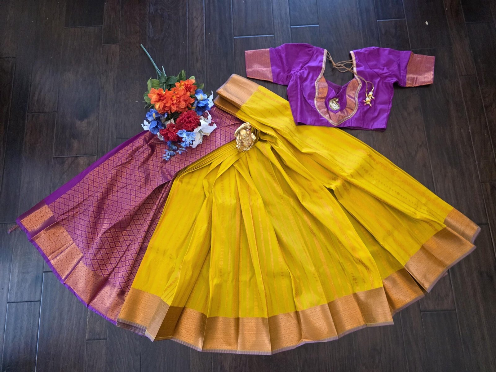 il_fullxfull.7499330507_3s6z.jpg Elegant Vaira Oosi Semi Silk Saree with Stitched Designer Blouse - Image 2