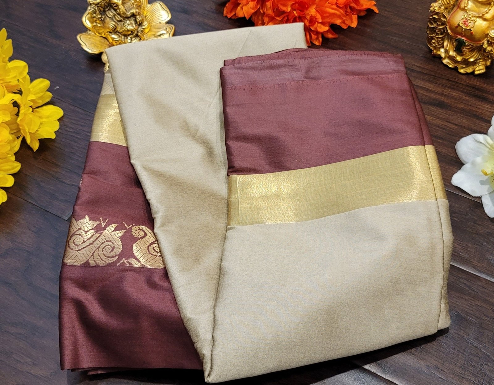 il_fullxfull.5492605653_t2kk.jpg Handmade Silk Linen Cotton Saree: Zari Border, Ikkath Pallu - Image 10