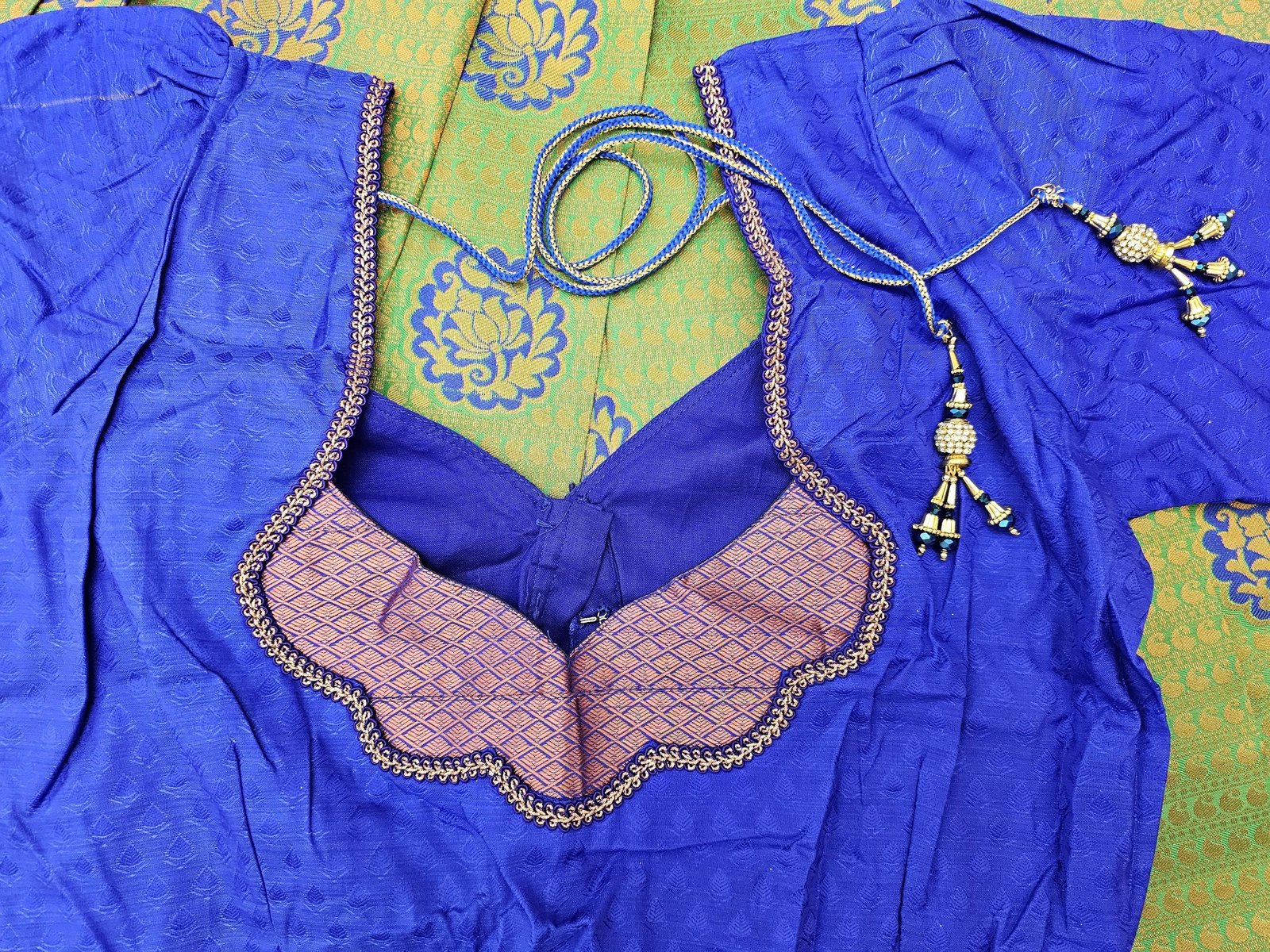 il_fullxfull.6251543120_29h2.jpg Elegant Silk Saree with Designer Weaving & Stitched Blouse - Image 3