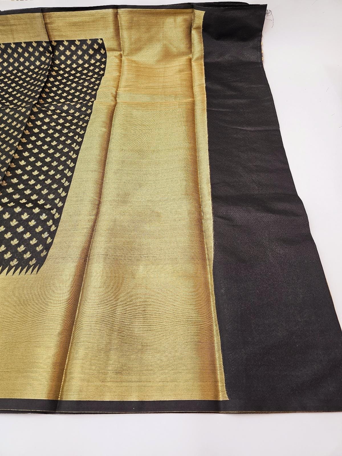 il_fullxfull.6357404276_i9m1.jpg Black and Gold Lichi Silk Saree: Woven Design, Unstitched Blouse - Image 2