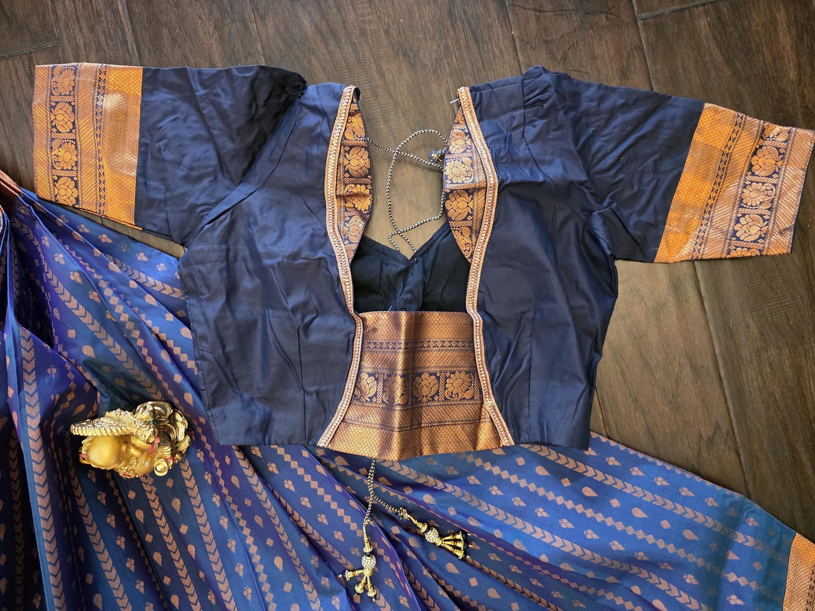 il_fullxfull.7499347647_jg5v.jpg Elegant Vaira Oosi Semi Silk Saree with Stitched Designer Blouse - Image 5