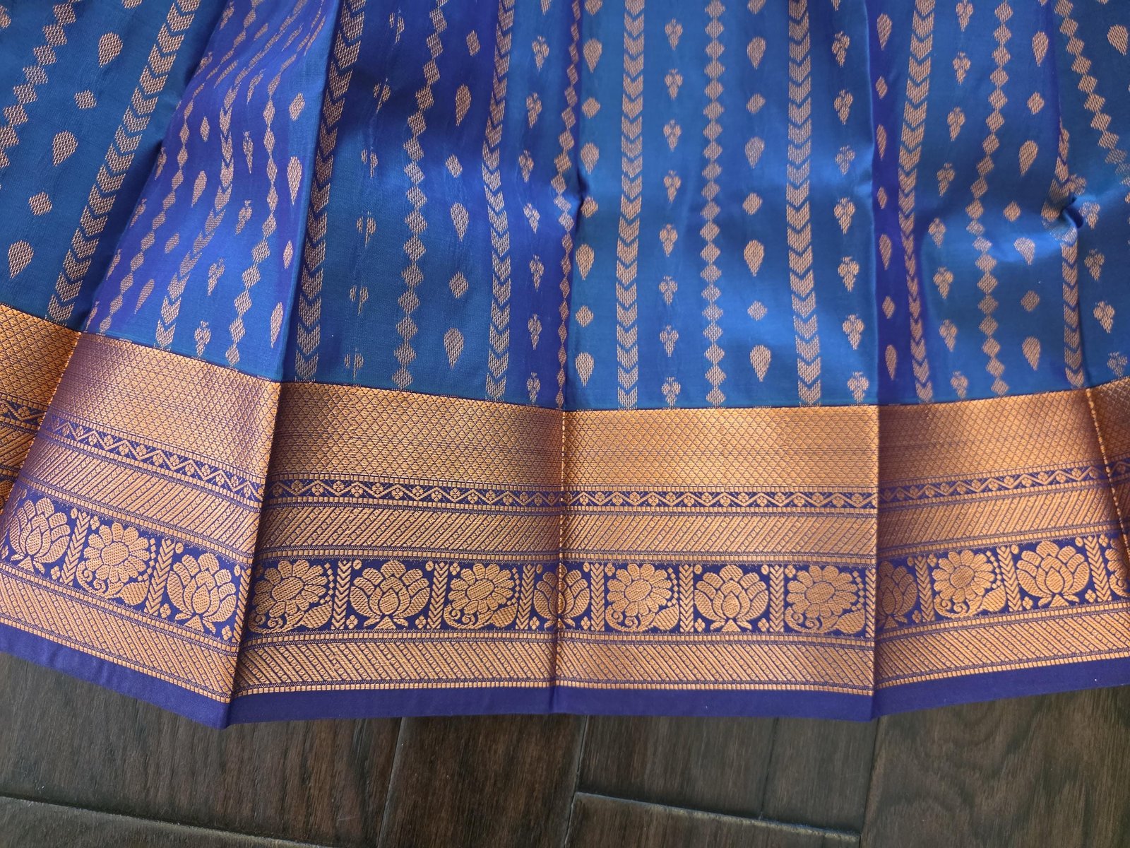 il_fullxfull.7499347651_bf73.jpg Elegant Vaira Oosi Semi Silk Saree with Stitched Designer Blouse - Image 8