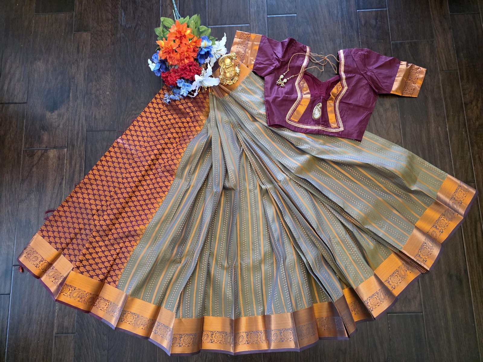 il_fullxfull.7499363049_8j39.jpg Elegant Vaira Oosi Silk Saree: Stitched Designer Blouse, Wedding Party Wear - Image 2