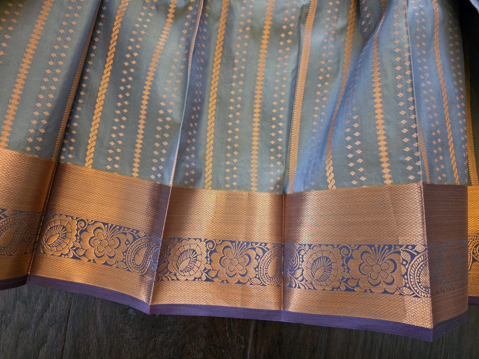 il_fullxfull.7499363383_jisf.jpg Elegant Vaira Oosi Silk Saree: Stitched Designer Blouse, Wedding Party Wear - Image 8